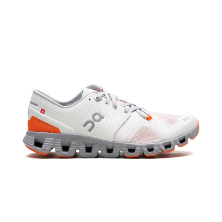 On Running Cloud X 3 in modernem Design für anspruchsvolle Workouts.